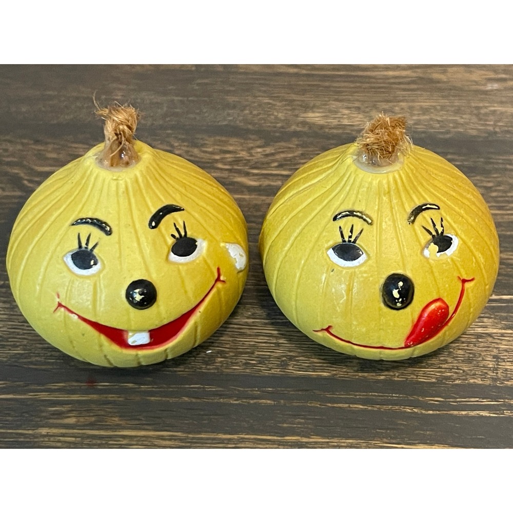 Vintage 1981 Giftco Inc Onion Salt and Pepper Shakers Anthropomorphic Yellow Set